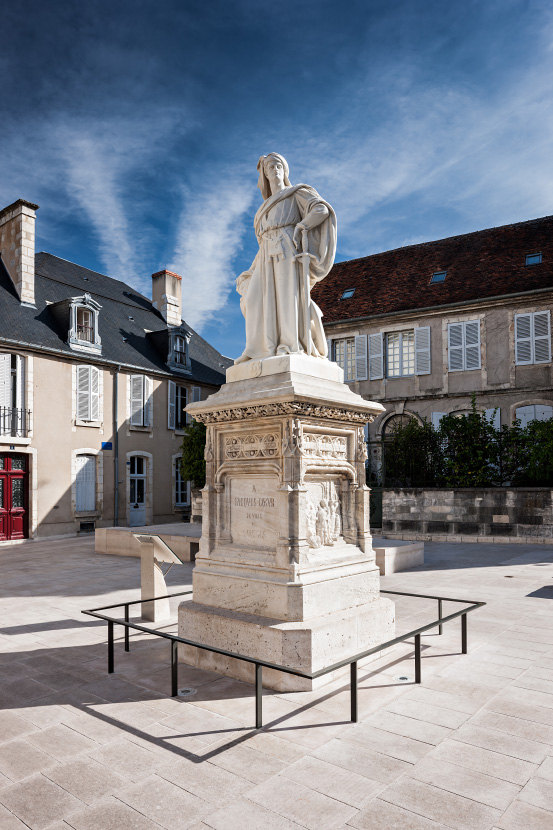 Statue Jacques Coeur sur la place Jacques Cœur à Bourges
