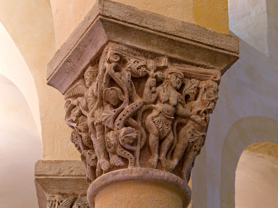 Chapiteau du Péché Originel de l'église Notre-Dame-du-Port de Clermont-Ferrand