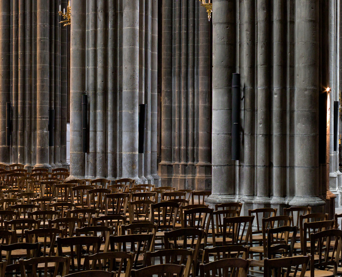 Colonnes de la nef de la cathédrale Notre-Dame de l'Assomption à Clermont-Ferrand