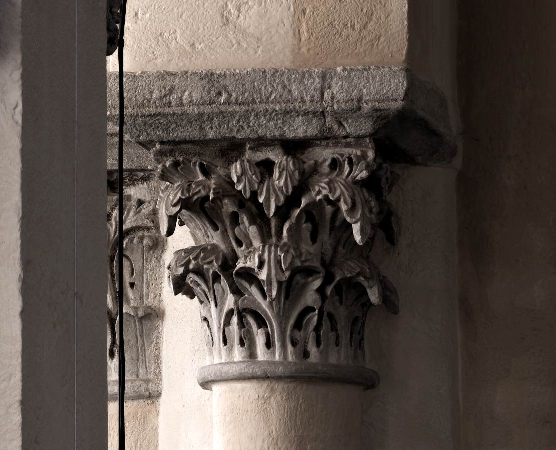 Chapiteau de la nef de l'église Notre-Dame-du-Port de Clermont-Ferrand