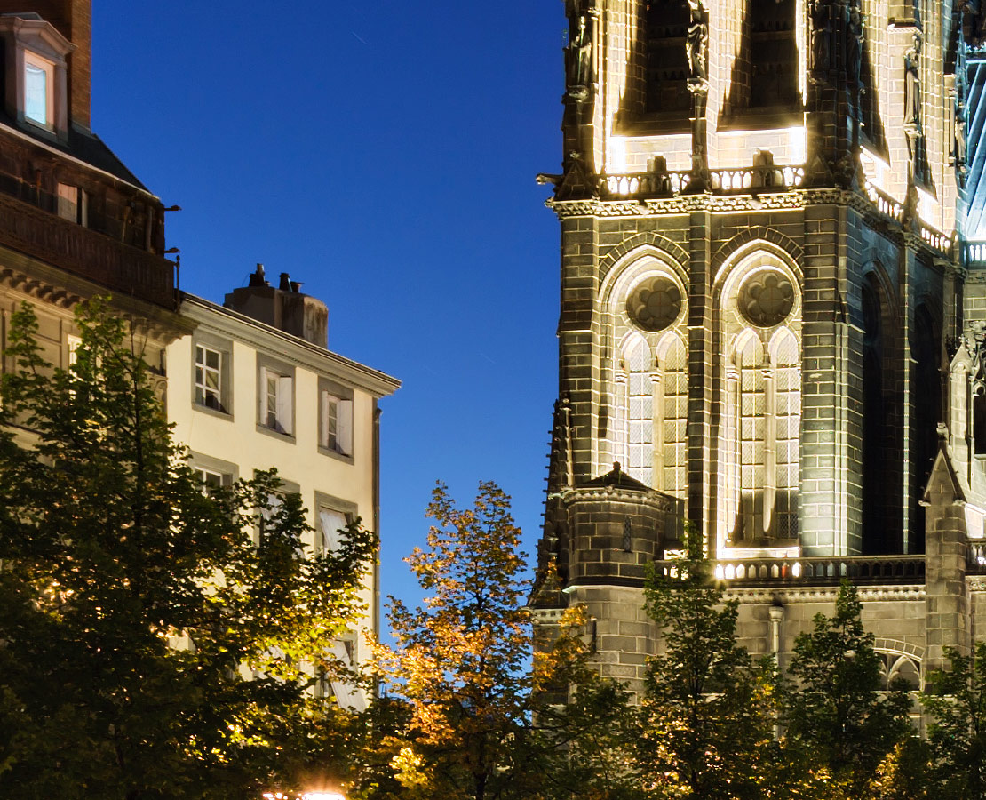 Détail de la place de la Victoire et la cathédrale Notre-Dame de l'Assomption à Clermont-Ferrand