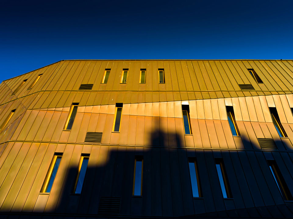 Façade de l'école des Beaux Arts de Clermont-Ferrand au coucher du soleil