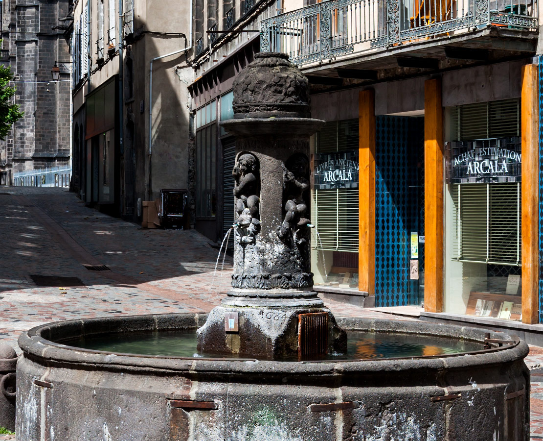 Fontaine du Terrail (1684) sur la place du Terrail dans le centre hsitorique de Clermont-Ferrand