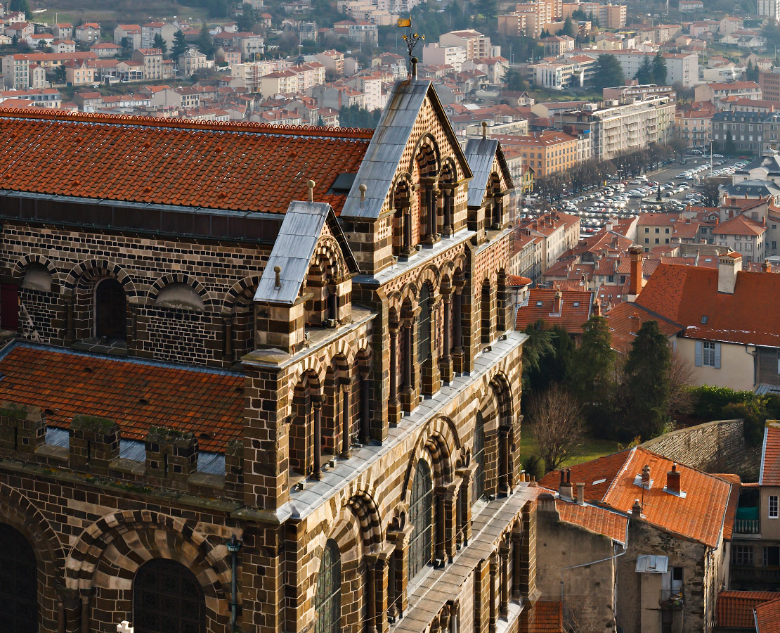 Façade de la cathédrale Notre-Dame du Puy-en-Velay