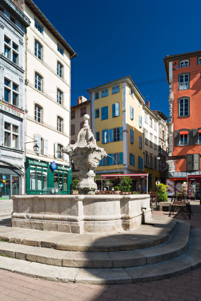 La Fontaine de la place du Plot au Puy-en-Velay