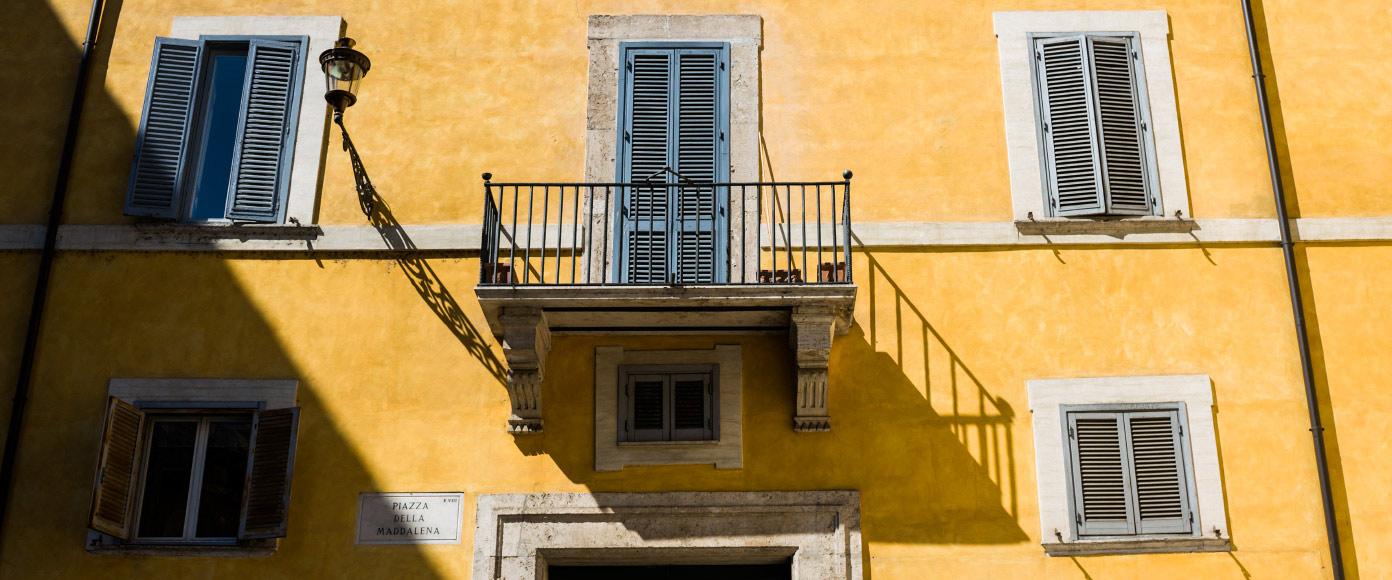 façade d'immeuble dans le vieux Rome