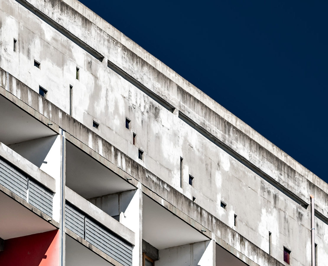 Détail de la façade Est de l'Unité d'Habitation Le Corbusier à Firminy-Vert